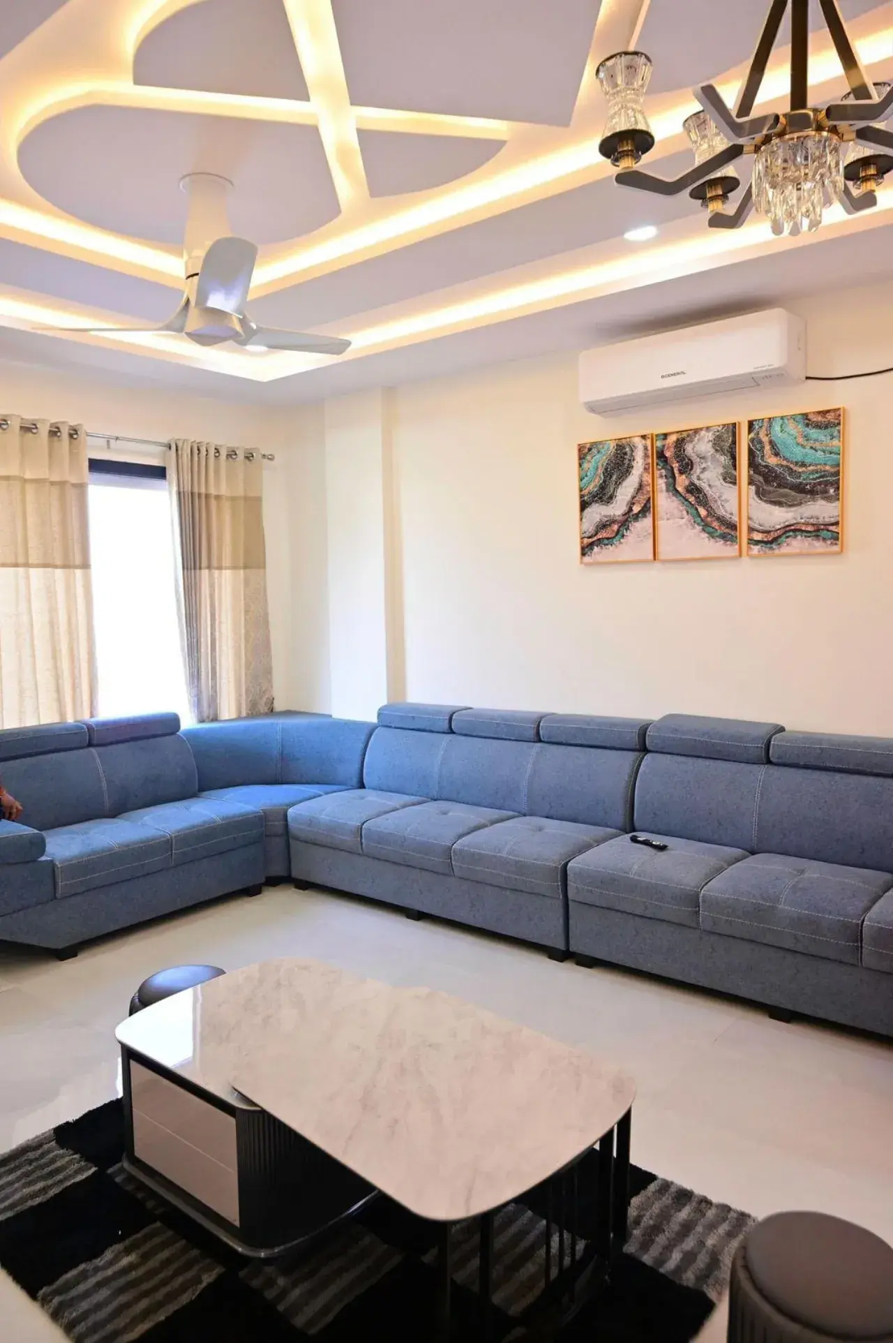 Spacious living room